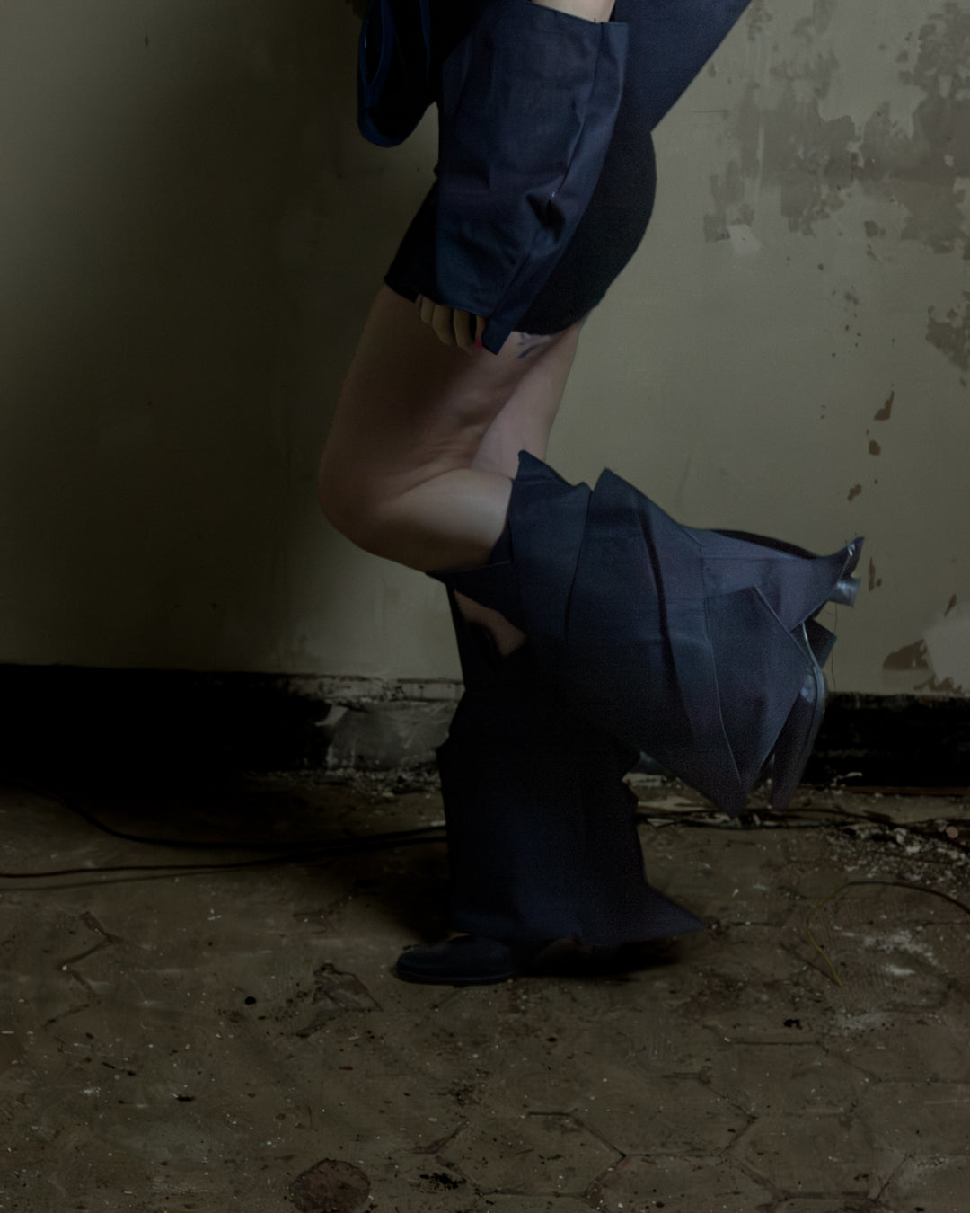 Distorted Step Leather Sneakers